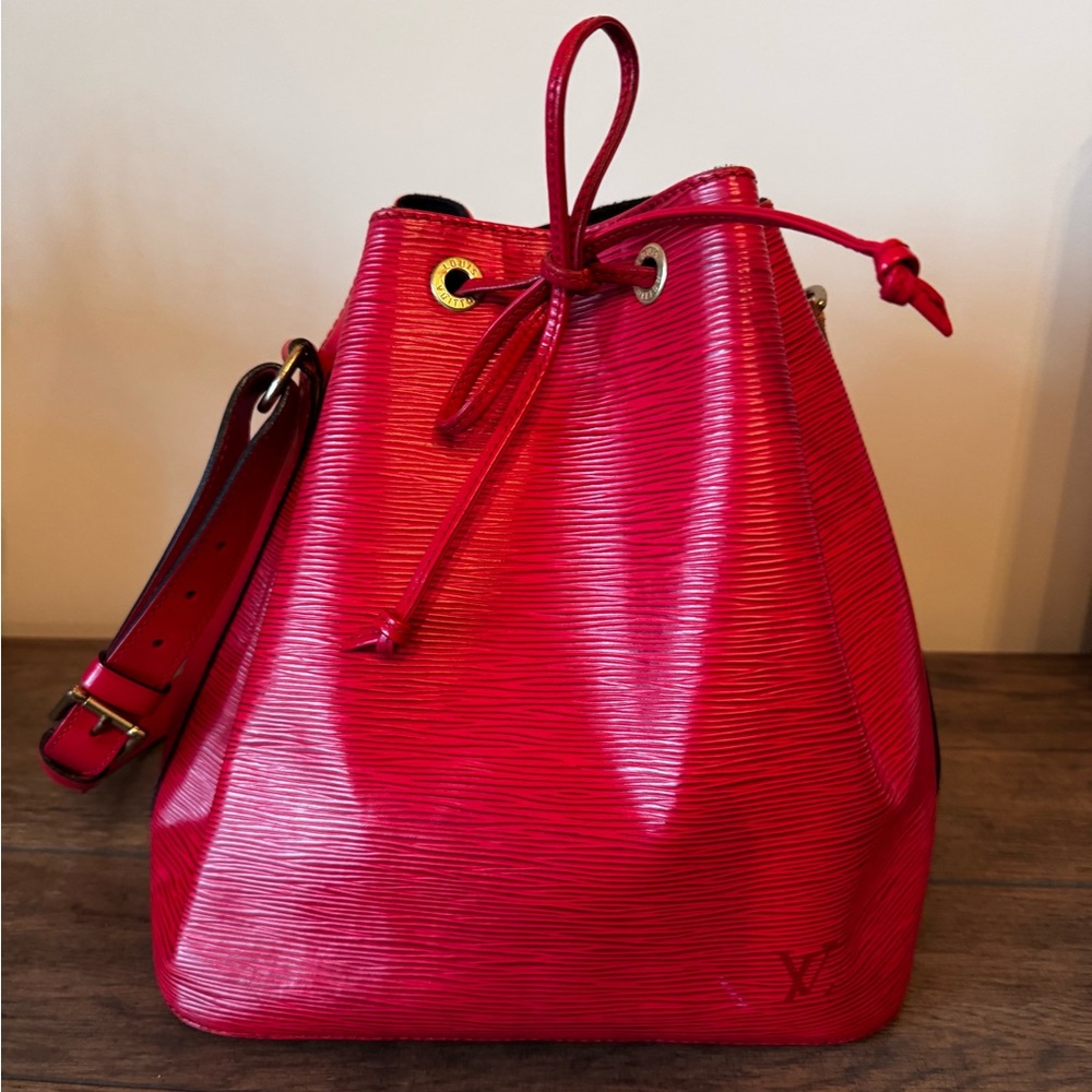 Louis Vuitton Red Epi Leather Drawstring Shoulder Bag
